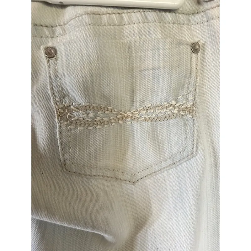 Almost Famous White Skinny Jeans Eyelet Cuff Women’s Size 9 - Image 8