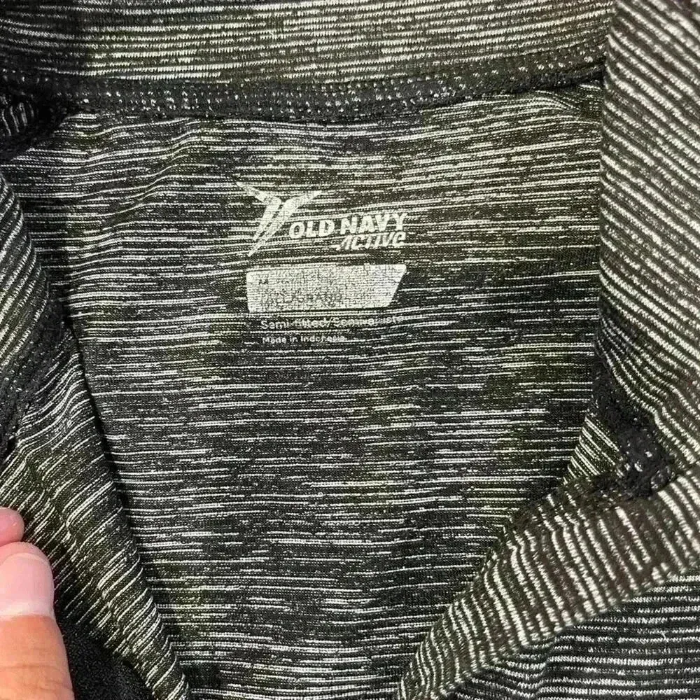 Old Navy Active Quarter Zip Gray Top Thumb Hole Semi Fitted Women’s Size Medium - Image 4