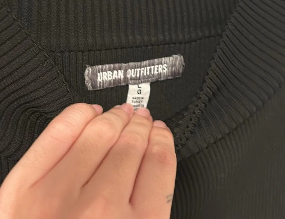 Urban Outfitters Ribbed Black Crop Top Size Large - Image 2