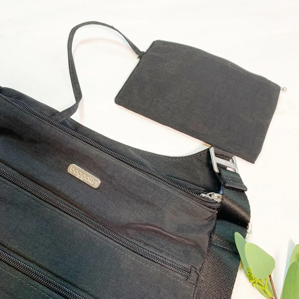 Baggallini -  crossbody medium black EUC- - Image 5