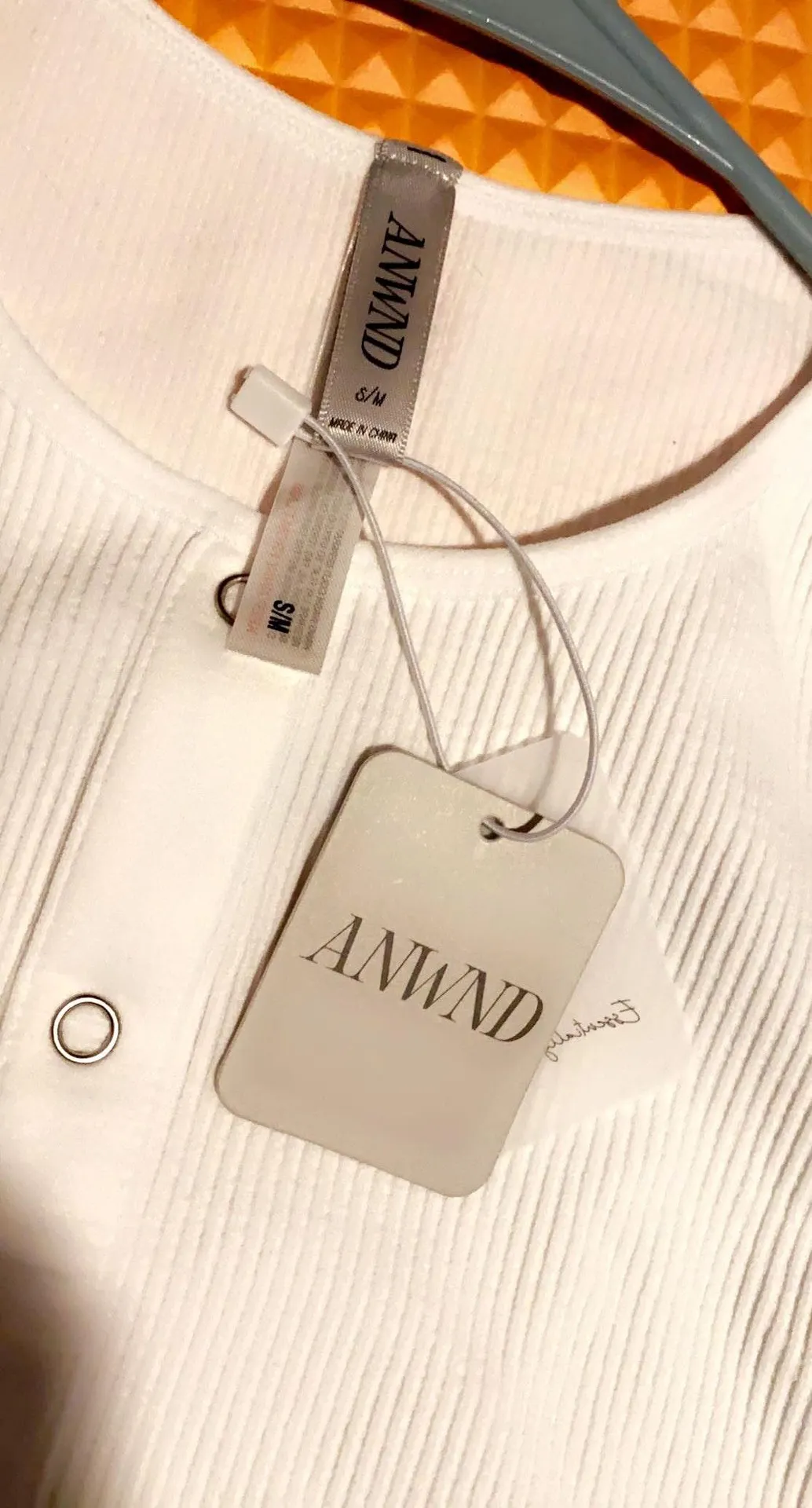 Anwnd White Crop Top - Image 2