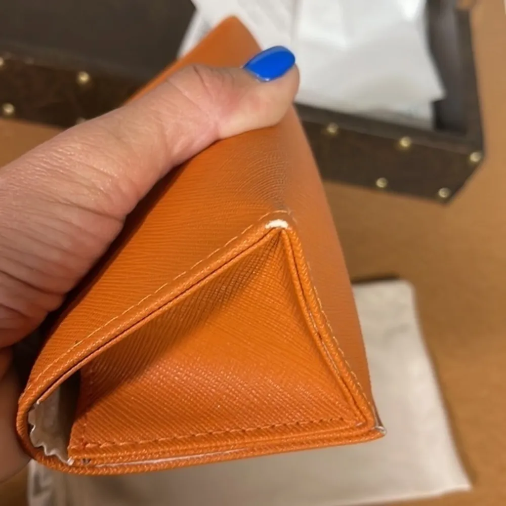 Tory Burch sunglasses case with cleaning cloth cover - Image 6