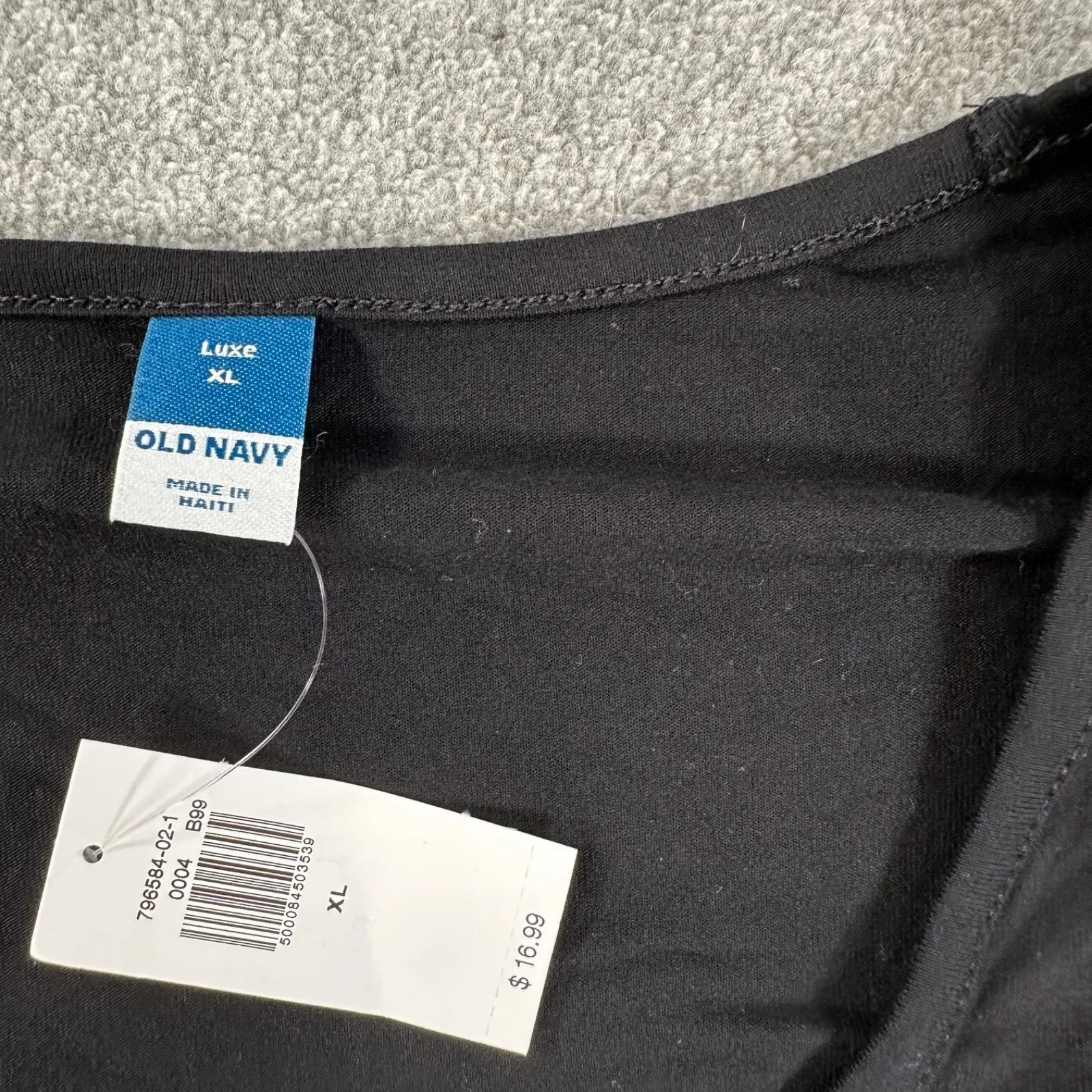 Old Navy Luxe V-Neck Black T-Shirt Women's X-Large Short Sleeve V-Neck New - Image 2