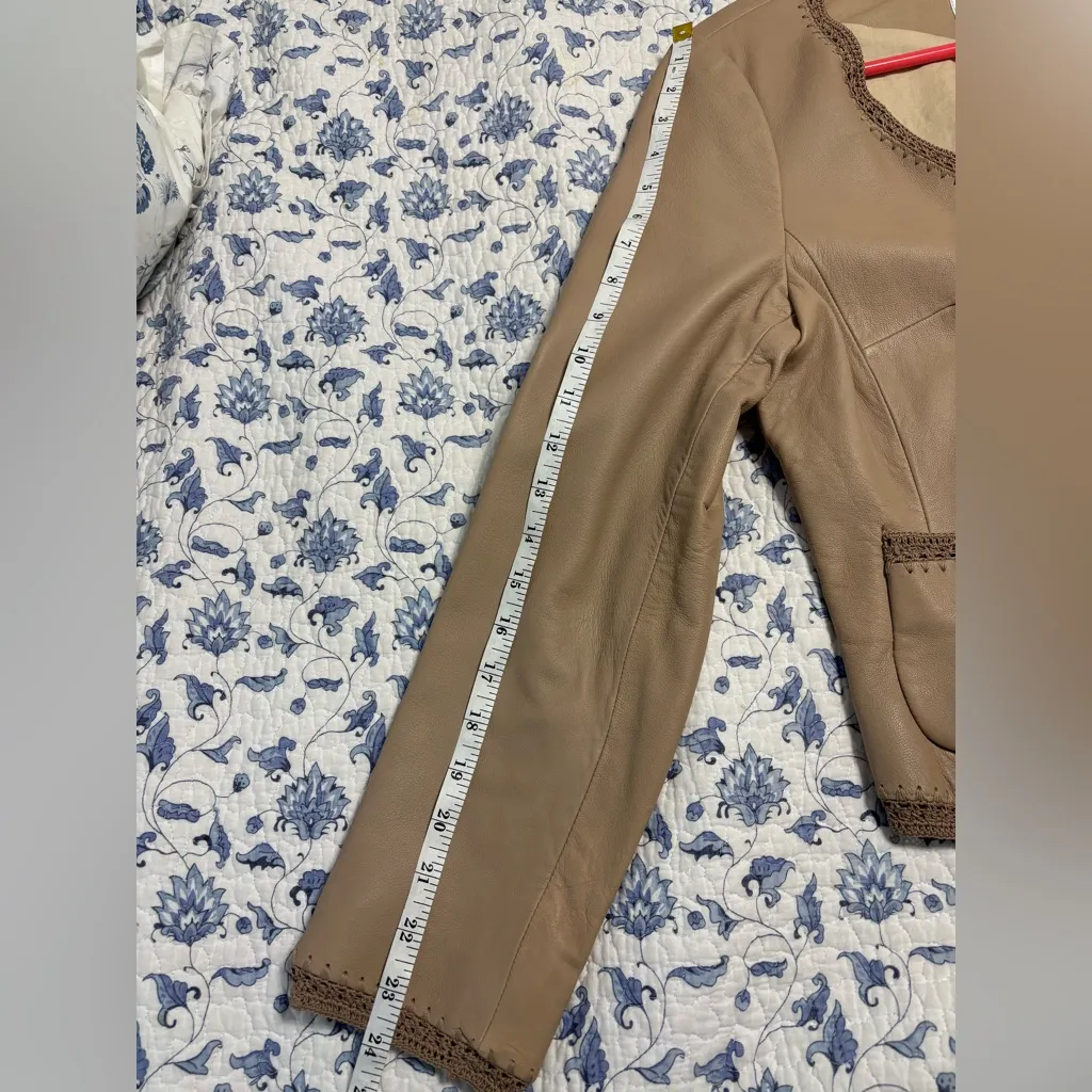 Vintage Nine West Women's Tan Leather Jacket Size Medium - Image 14