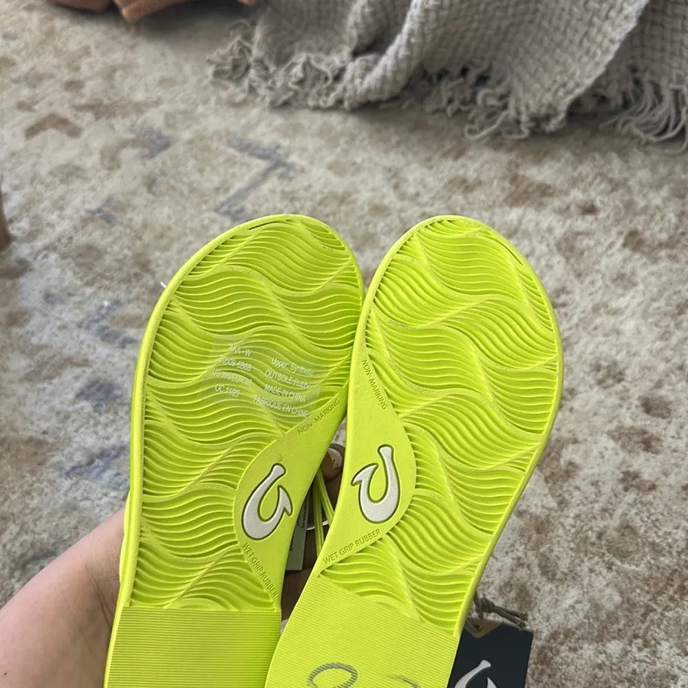 Olukai Aka Flip Flips NWT size W6 $70 Yellow - Image 4