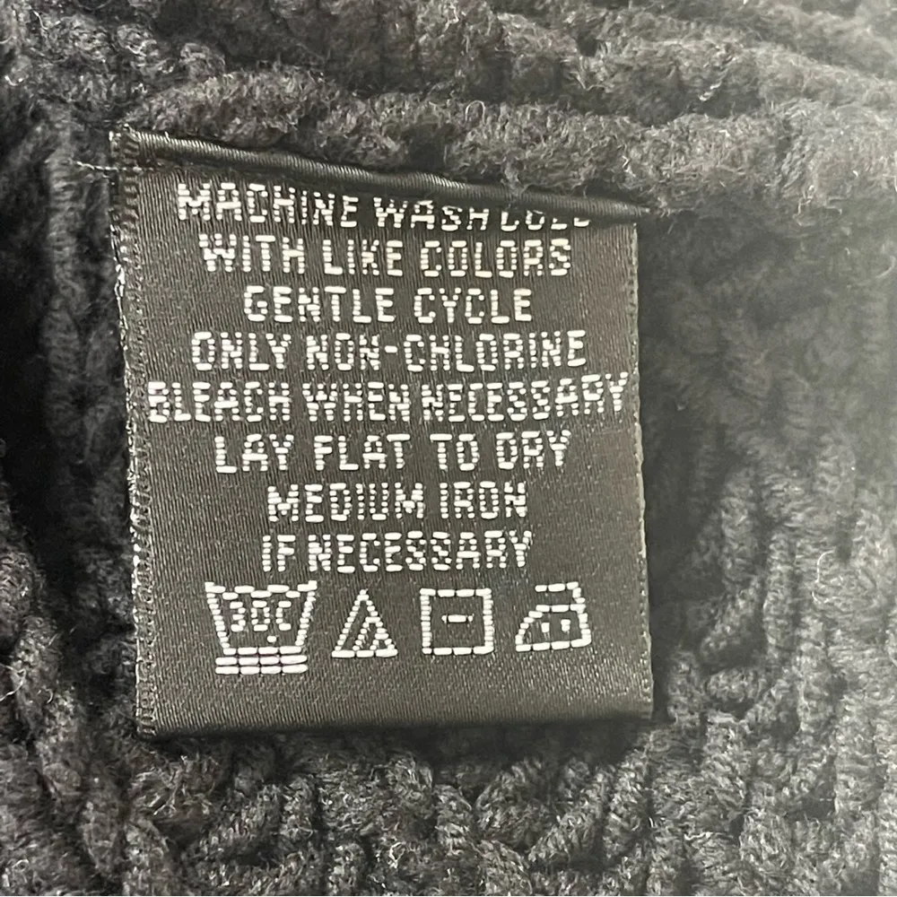 AUGUST MOON - Image 10