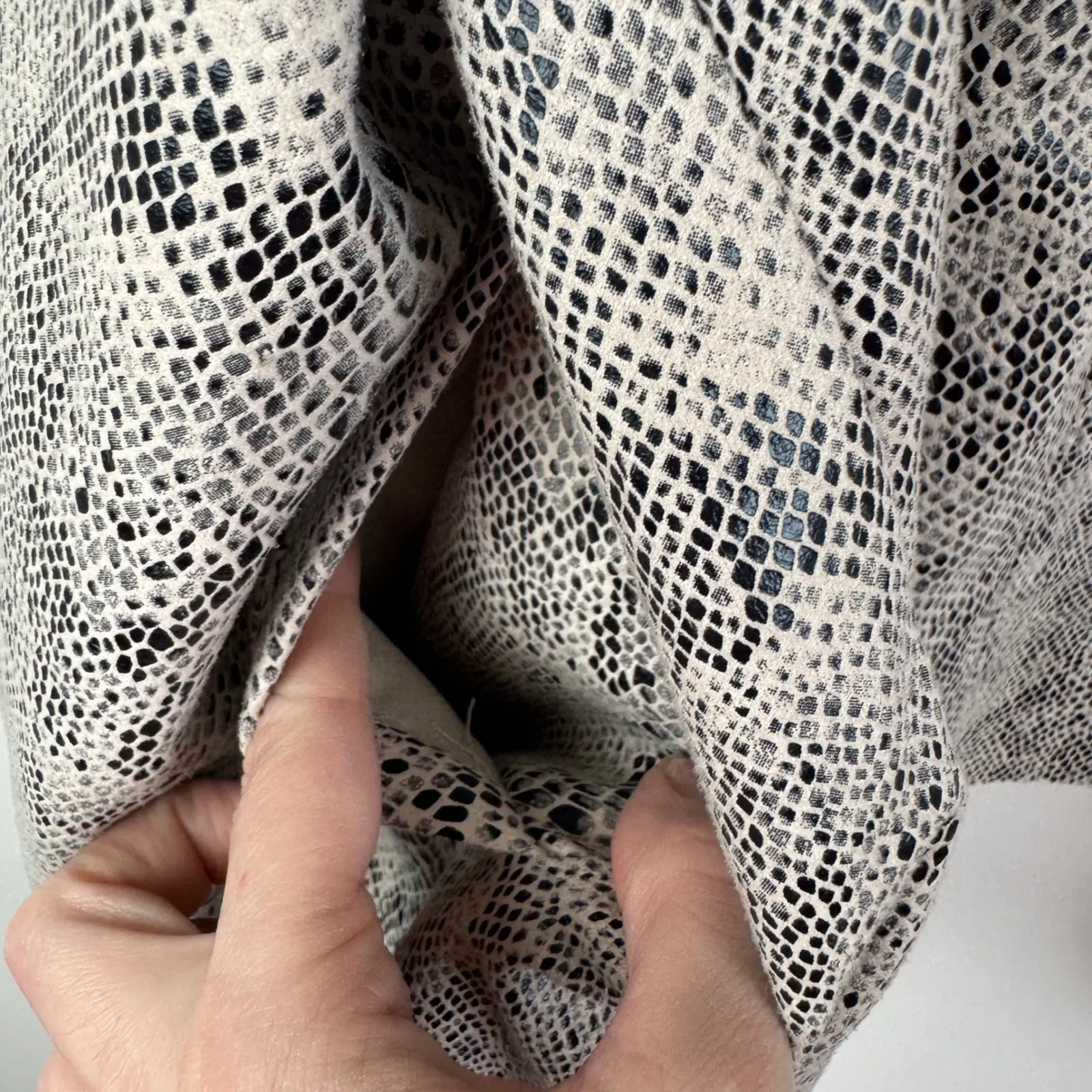 BLANK NYC‎ Draped Serpent Jacket Large Neutral Motif Snake Open Faux Leather - Image 3