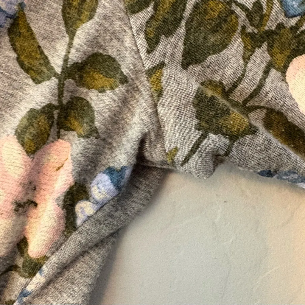 Motherhood Maternity gray short sleeve top with pink and blue flowers medium - Image 9