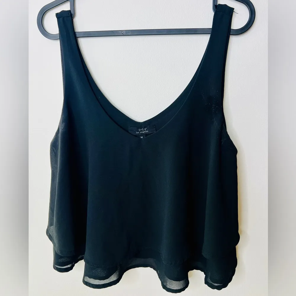Woman’s Black Chiffon Ruffle Flowy layered crop tank top. Size M. - Image 6
