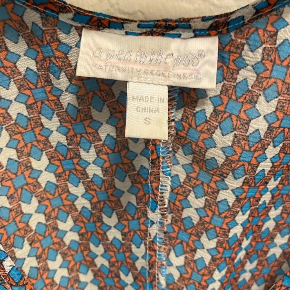 A Pea In The Pod Sheer Maternity V-Neck Blouse. - Image 5