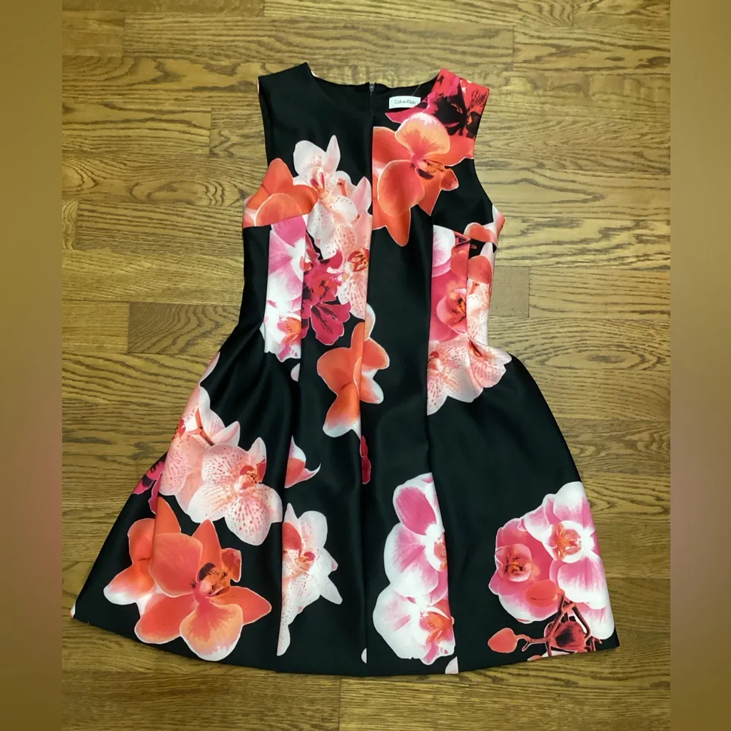 Calvin Klein Fit-n-Flare Scuba dress. Size 4 petite - Image 11