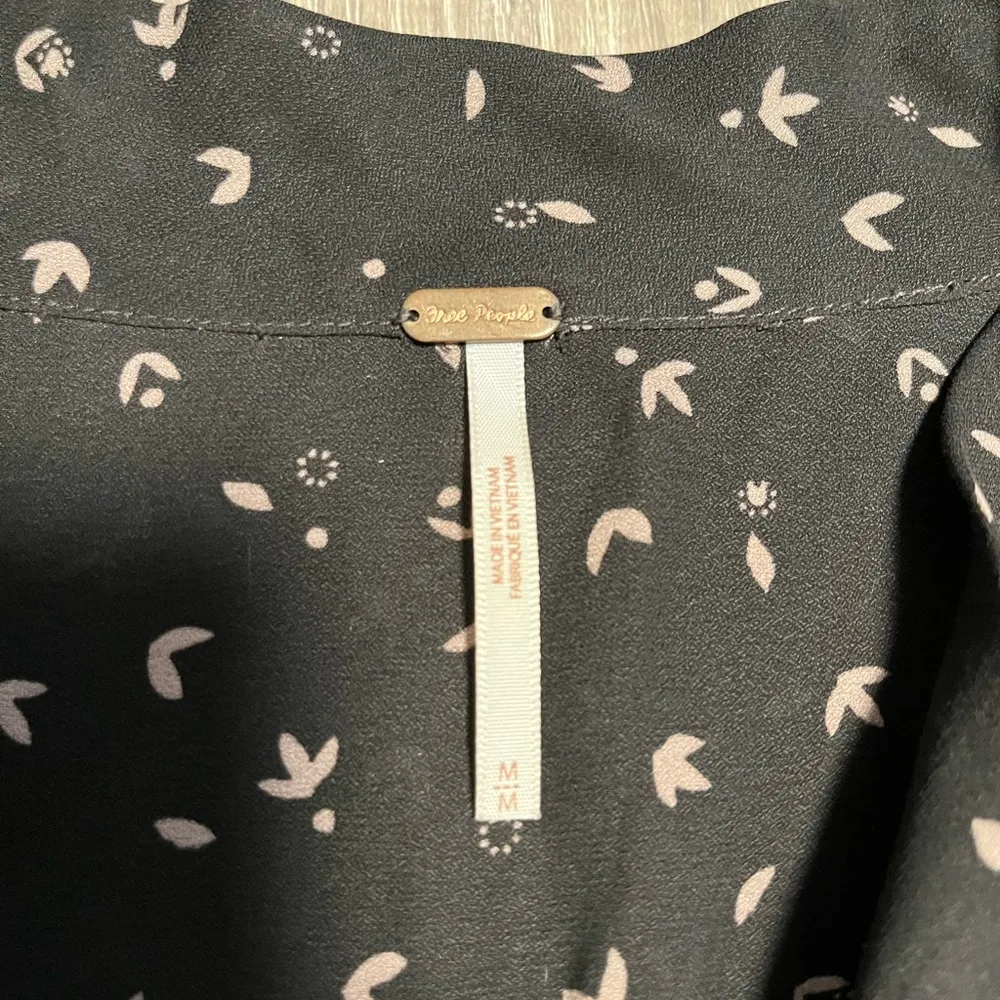 Free People Womens Sleeveless Tie Neck Bow Tank Blouse Black Floral Size Medium - Image 4