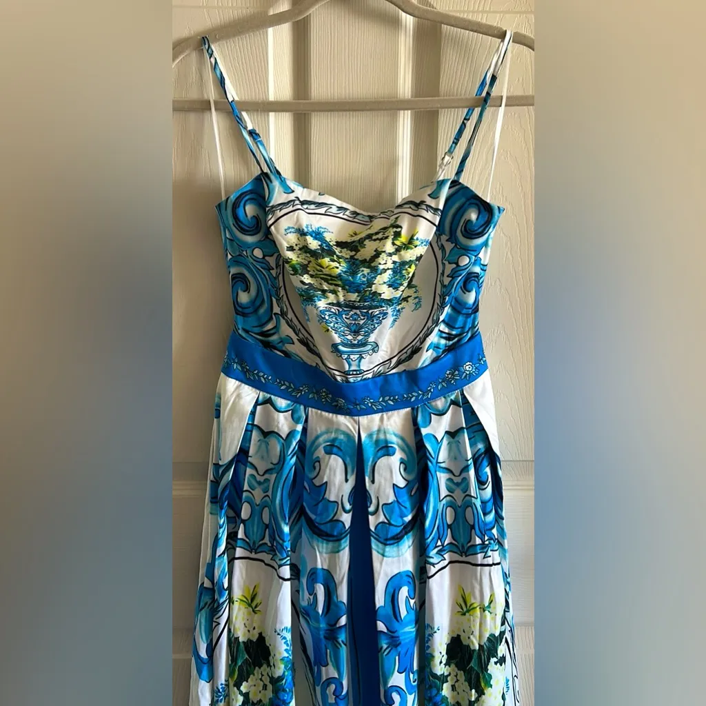 LATISTE Women’s Open Tie Back Blue‎ White Floral Print Maxi Dress Size Small - Image 4