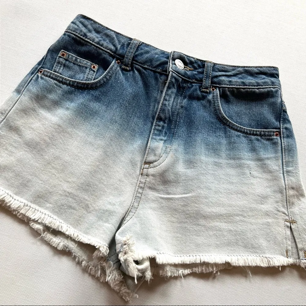 TOPSHOP Mom Ombré High Waisted Denim Jean Shorts - Image 3