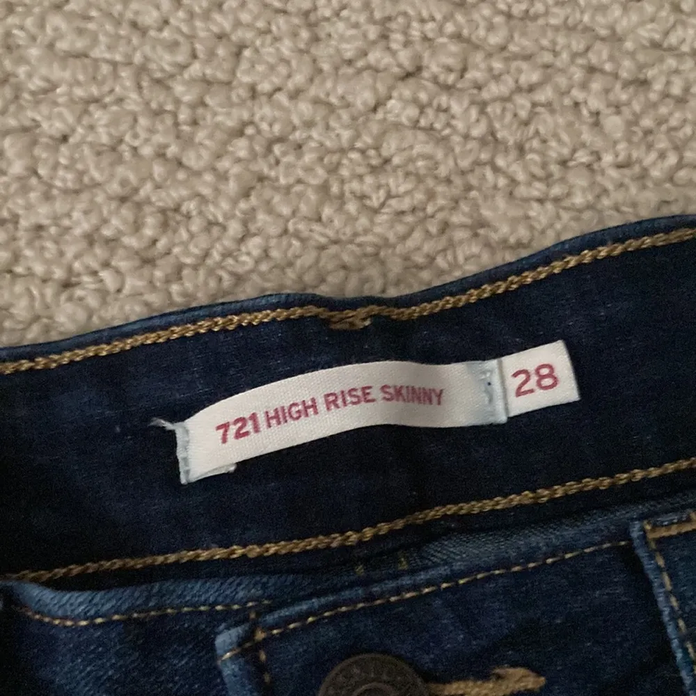 Levi’s High Rise Skinny Jeans 721 Size 28 Like New 28” Inseam Dark Wash VEUC - Image 3
