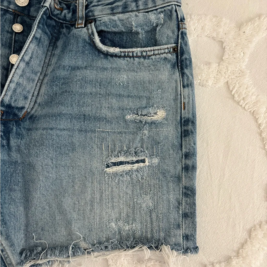 Zara Women's Distressed Blue Jean Shorts - Image 3
