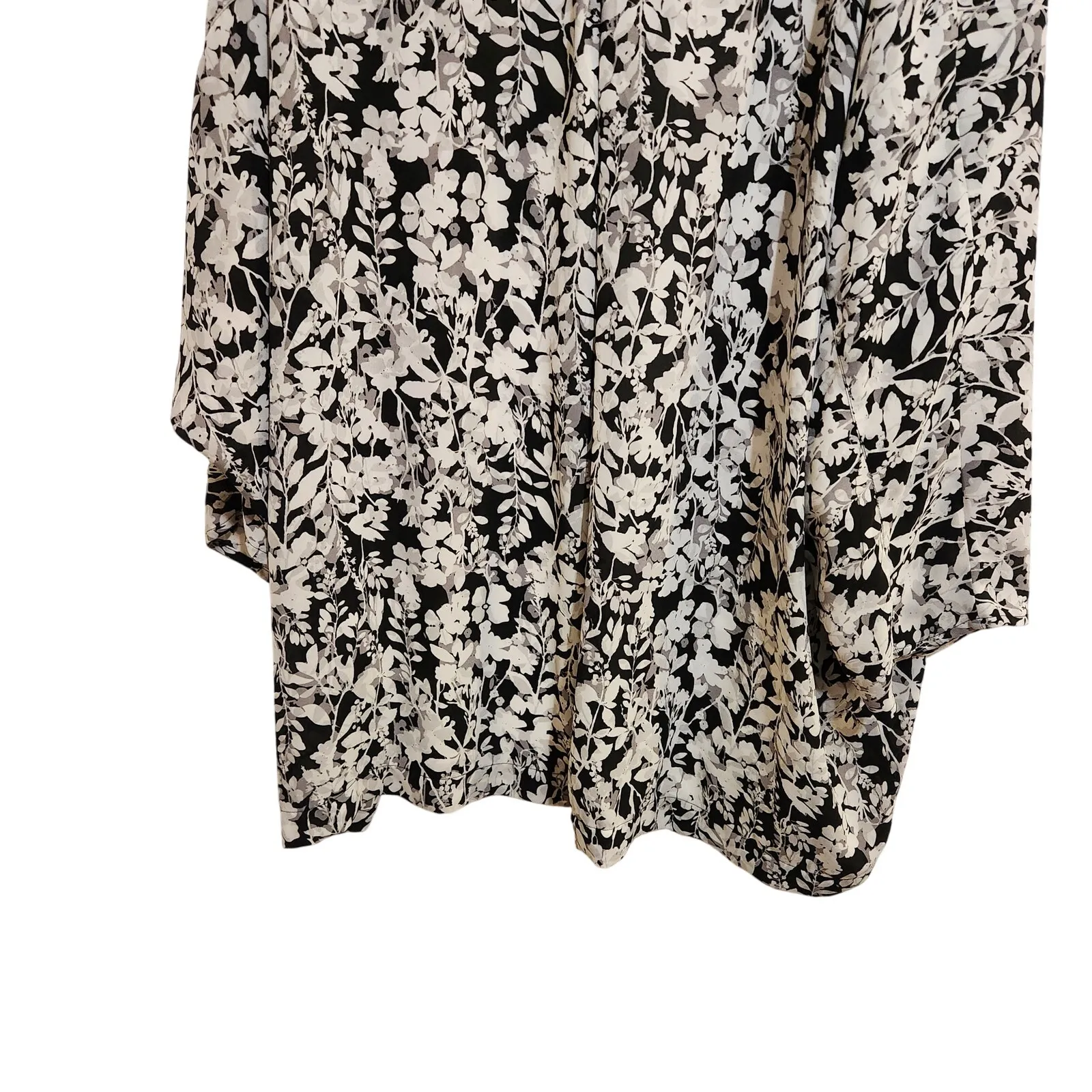 Lane Bryant Black White Floral Open Front Tunic Kimono Cardigan Size 22/24 - Image 4