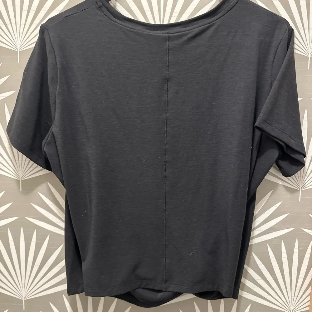 Black  Dri-Fit twisted cropped tee. Size large. NWOT - Image 3