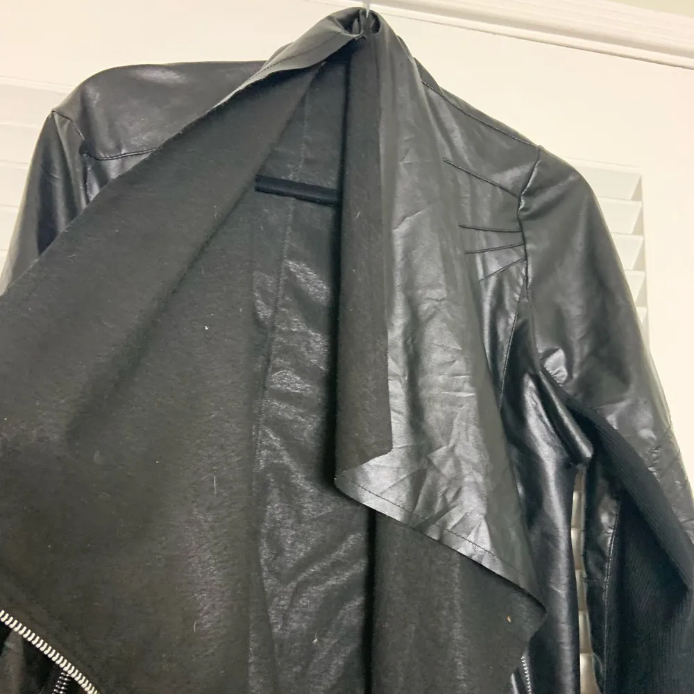 2X pLeather crop zip up long sleeve blouse - Image 7