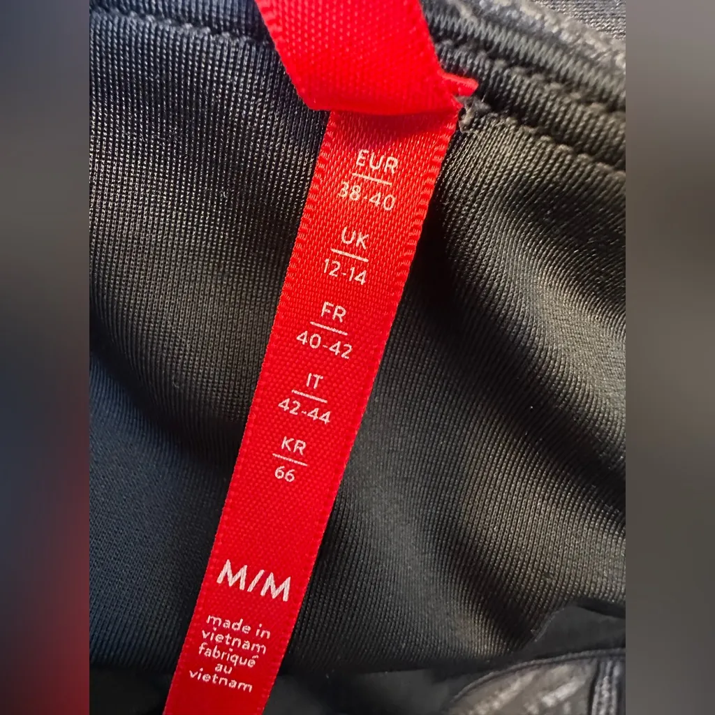 Spanx Sleek Very Black Faux Leather Moto Leggings Edgy Goth Punk Size M - Image 7