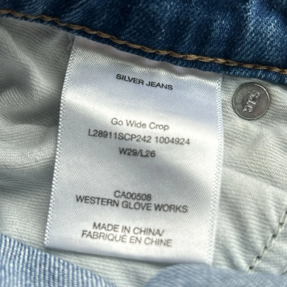Silver Go Wide Crop. EUC Size 29. Cropped length 26 - Image 4