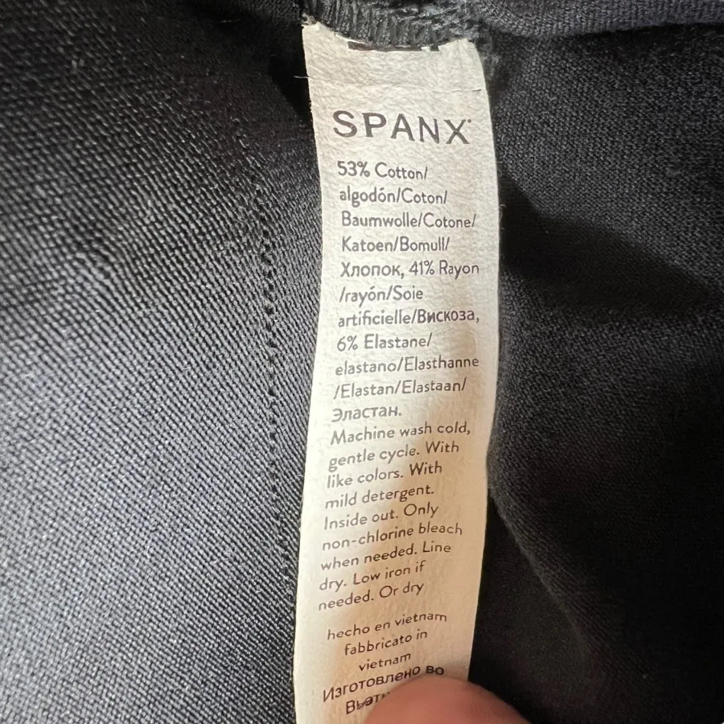 Spanx Slimming Straight Leg Stretch Cropped Black Pants Size Large - Image 9