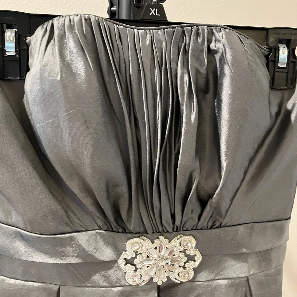 Aspeed Silver Strapless Dress with Embellished Waist - Image 2