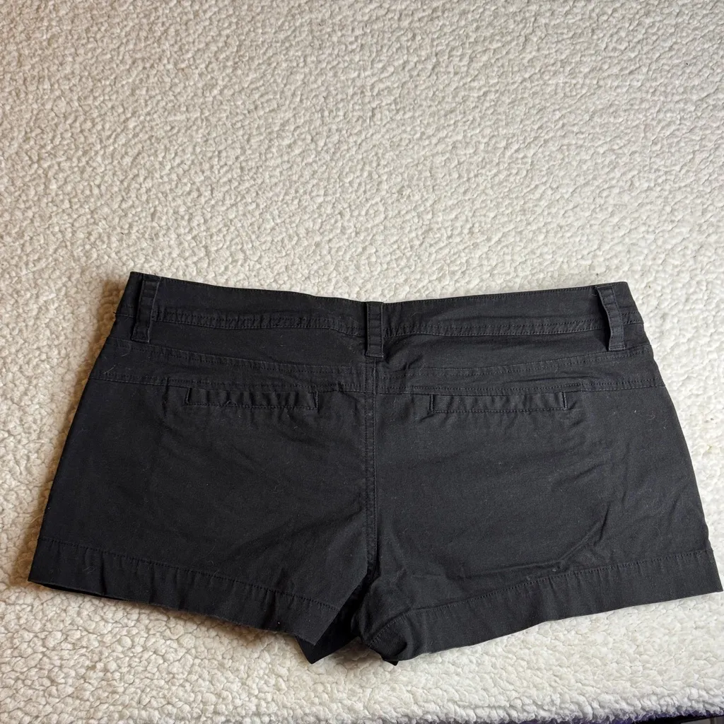 Guess Women's Black Chino Shorts - Image 3