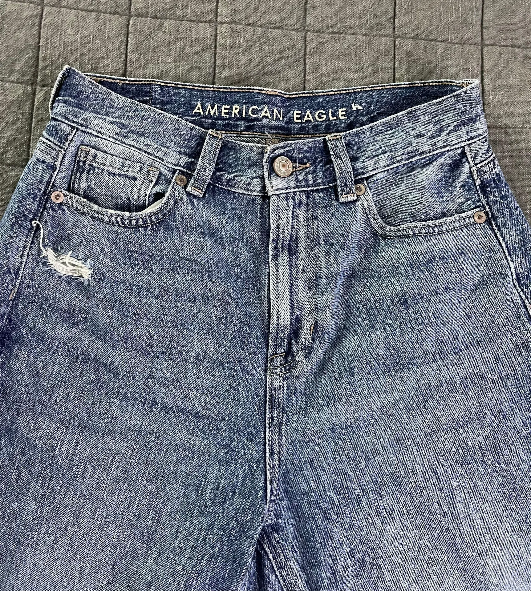 American Eagle Relaxed Mom Jeans - Image 3