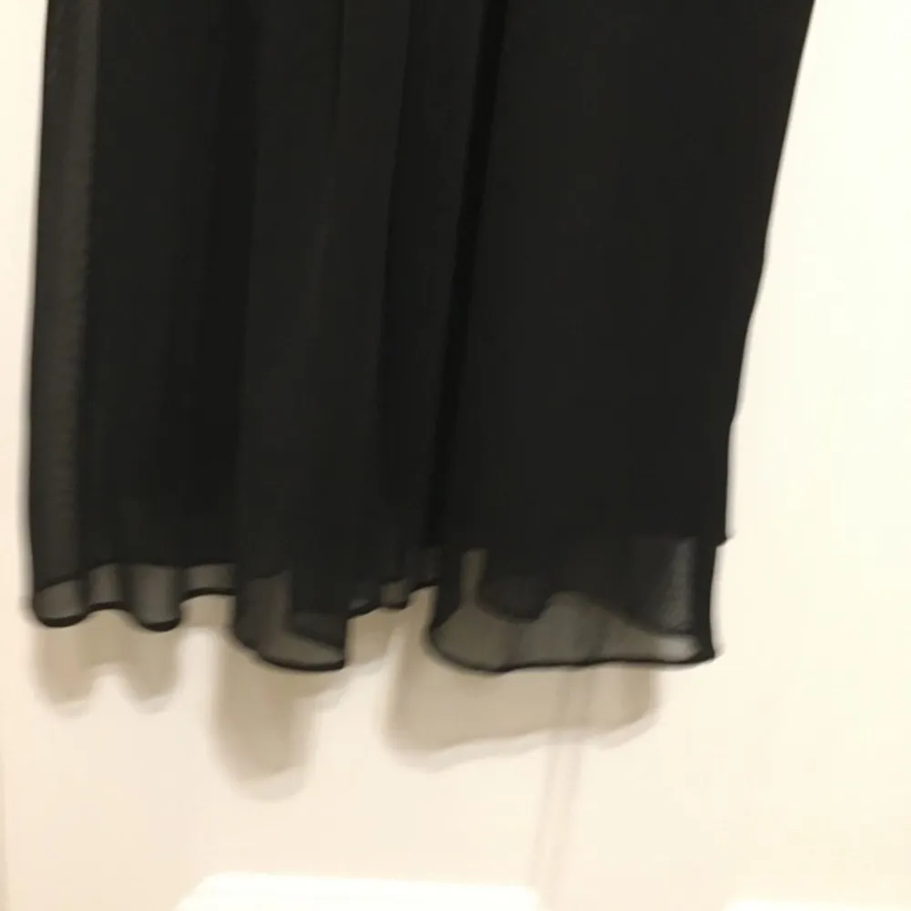 Beautiful Black formal dress size 4 - Image 12