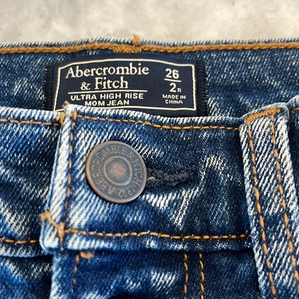 Abercrombie Ultra High Rise Mom Jean - Image 2