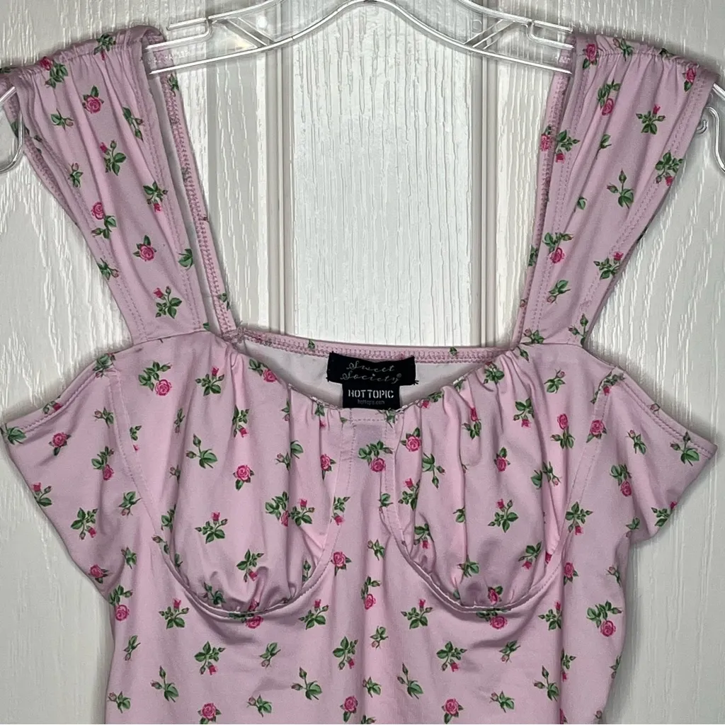 Hot Topic Sweet Society Pink Roses Top Size L Tank Top Cropped - Image 2