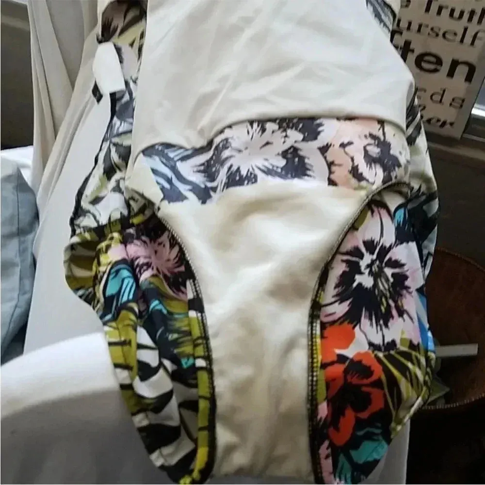 MIRACLESUIT Tropical Escape Swimsuit with Gold Hardware Like New Beach 10 - Image 4