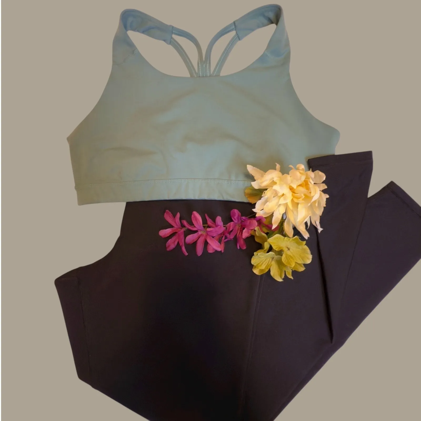 Old Navy Set/2 Active High Rise Black Leggings & Green Sports Bra XL Womans Gym - Image 3