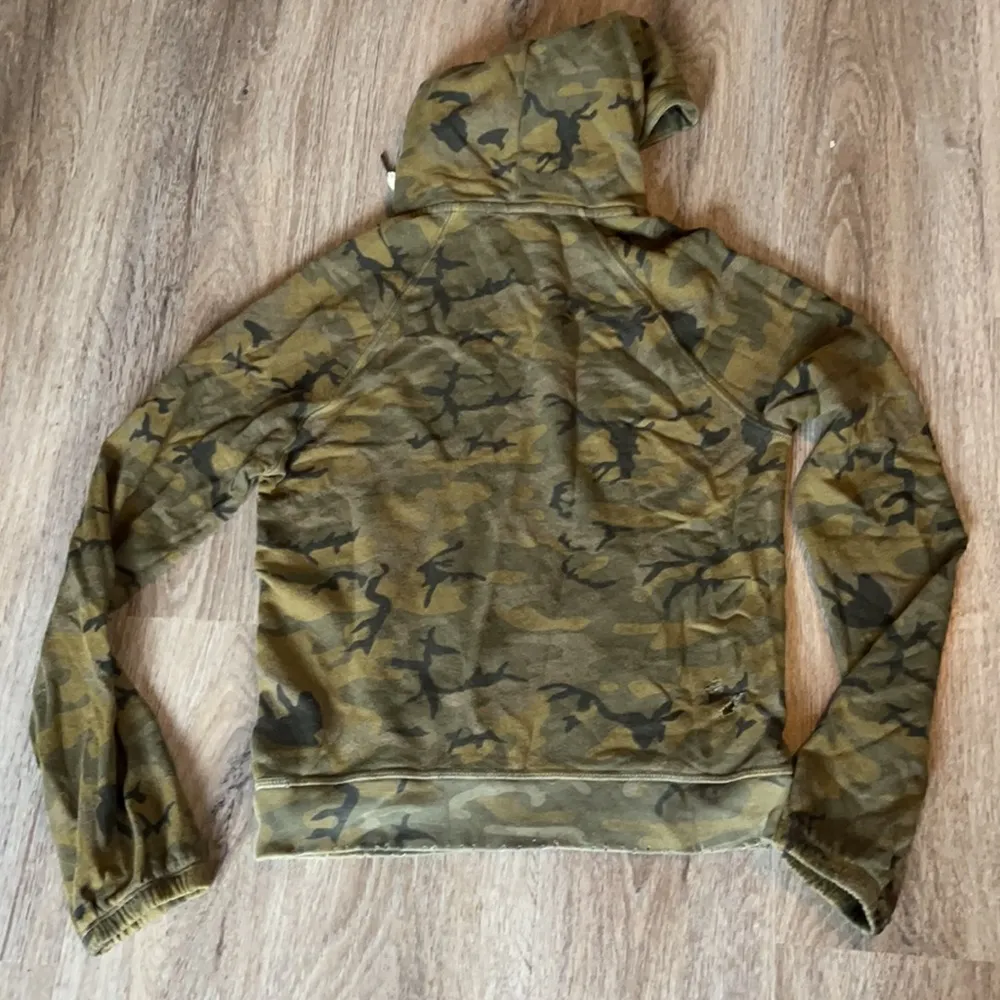 N: Philanthropy Gamble Distressed Hoodie in Olive Camouflage Size Small - Image 5