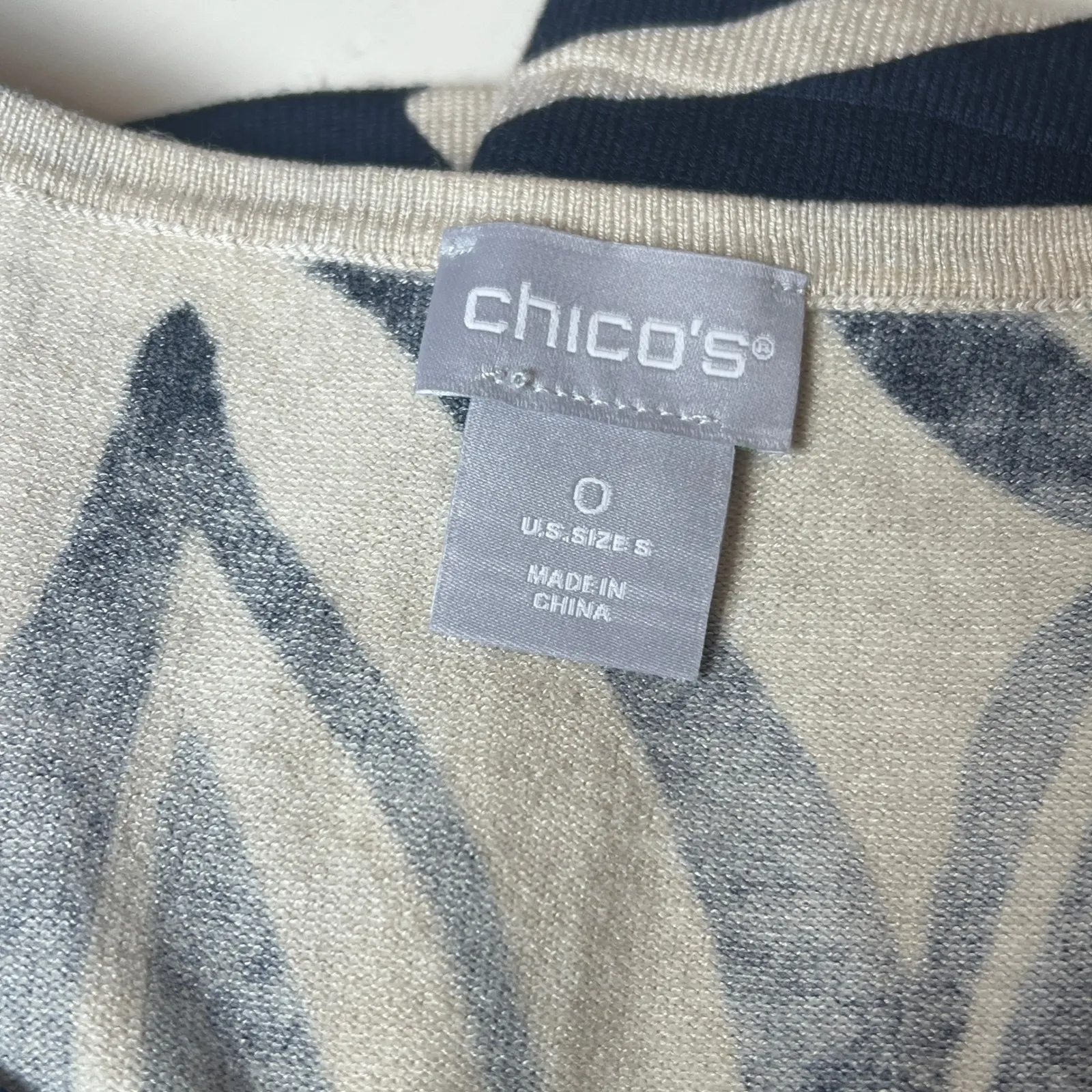 Chico's Navy Beige Abstract Print Long Sleeve Knit Top Women's 0 Small - Image 5