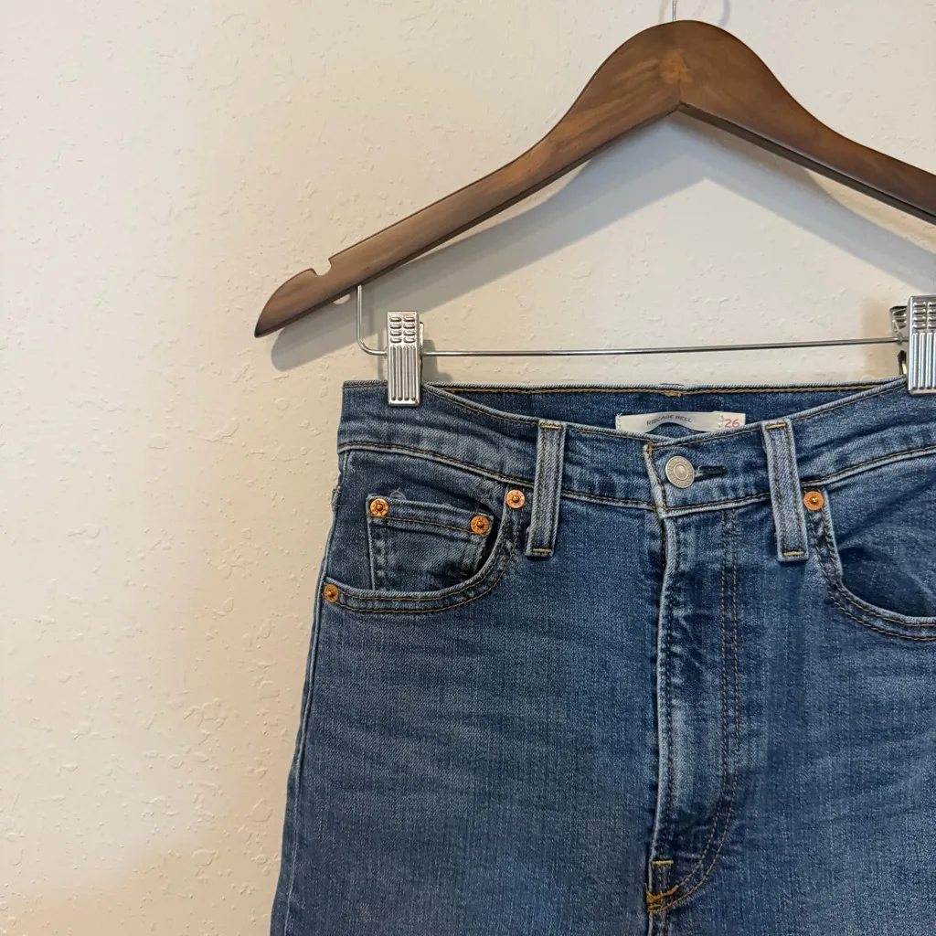 Levi’s Ribcage Bell Jeans - Image 4