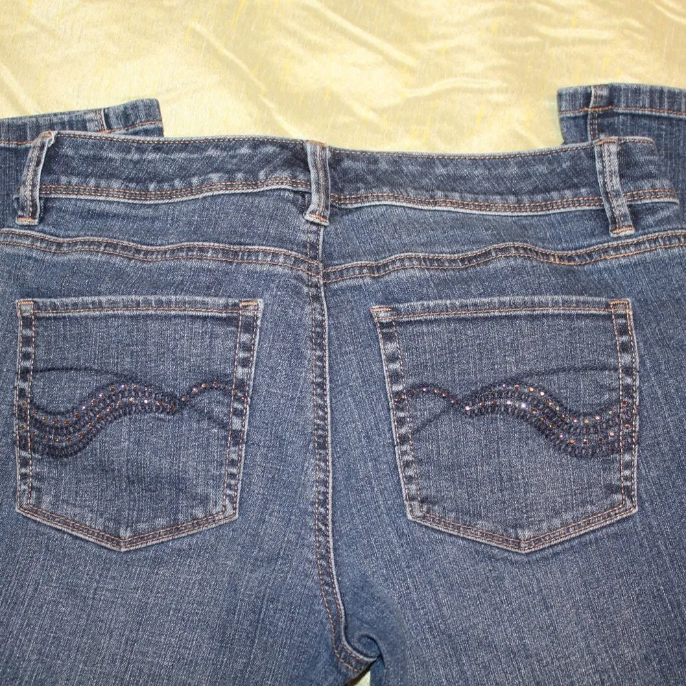 EUC White House Black Market Ankle Jeans Sz 2 - Image 3