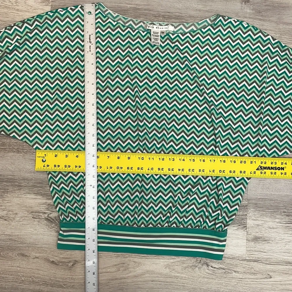 2 Tone Green, Gray, White Chevron Striped Scoop Neck 3/4 Sleeve Top - Image 10
