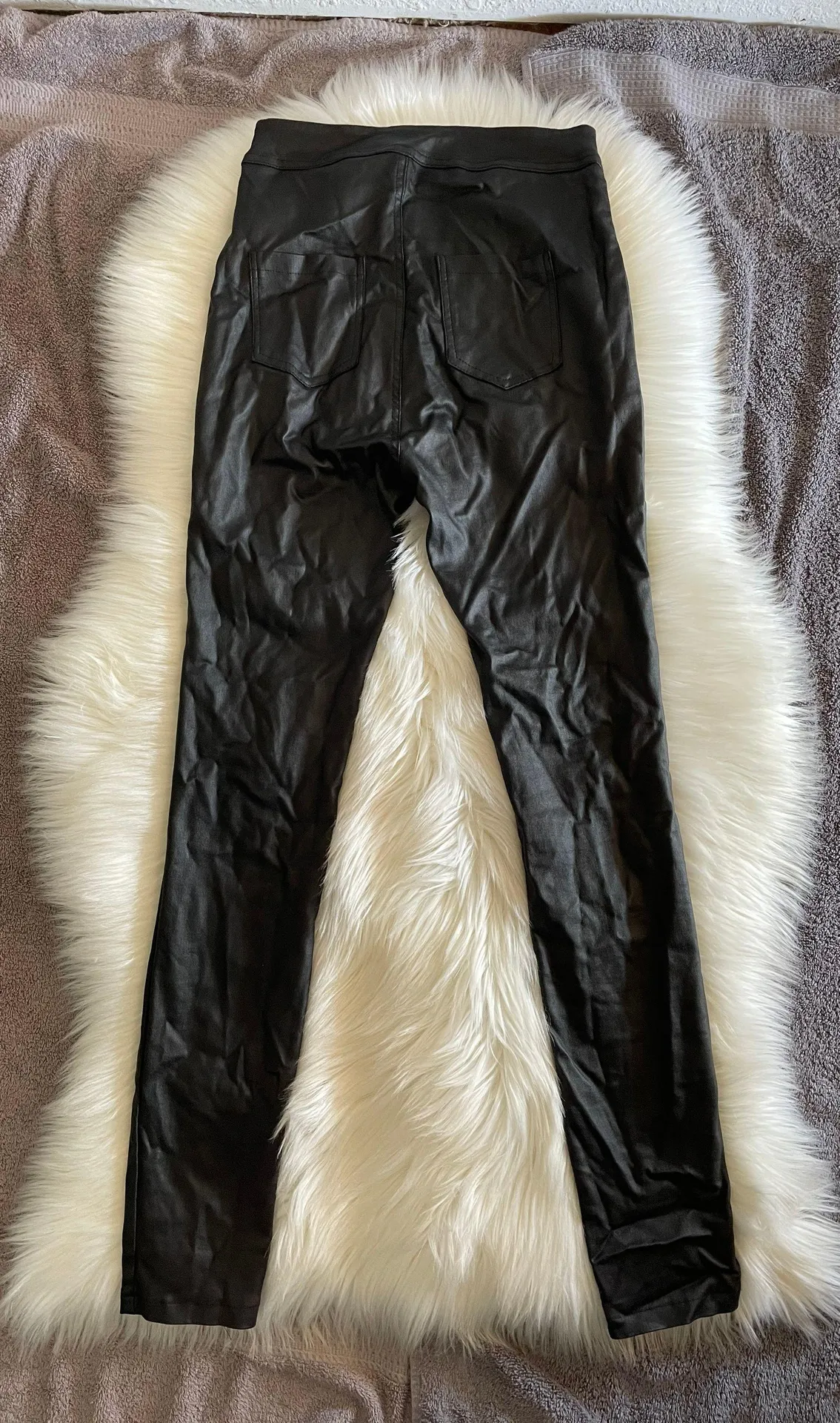 SheIn Leggings Womens  Faux Leather Stretch size small like new - Image 2