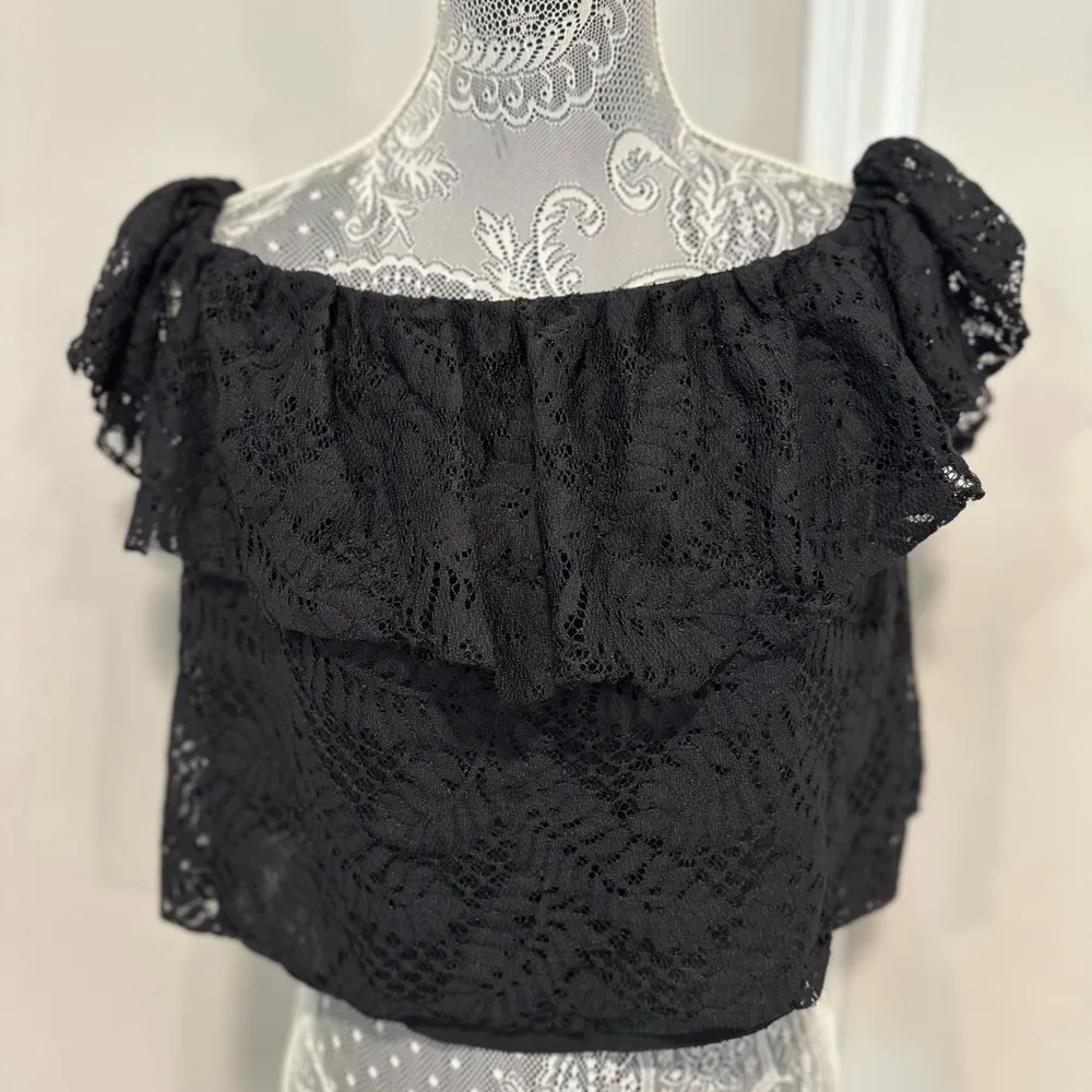 Womens Guess Sz: M Sasha Off-The-Shoulder Black Lace Lined Blouse. Grip elastic. - Image 5