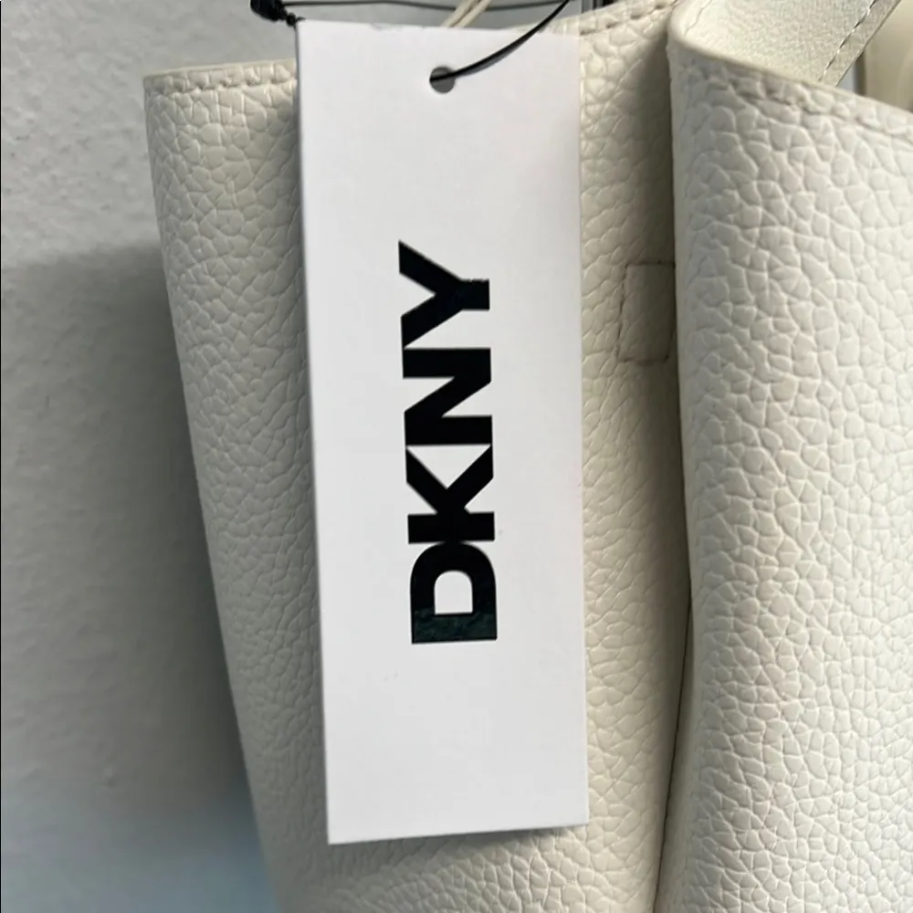 DKNY White Leather Satchel/Crossbody 🤍 - Image 2