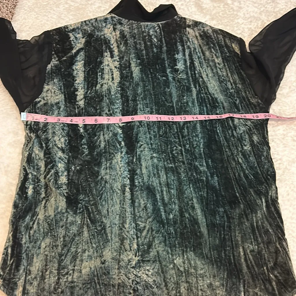 Judy Knapp women’s small crushed velvet button down blouse Green - Image 4