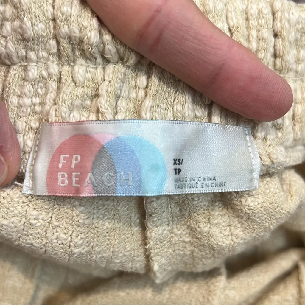 Free People Beach oasis Beige (au lait) Women's Shorts size XS. - Image 9