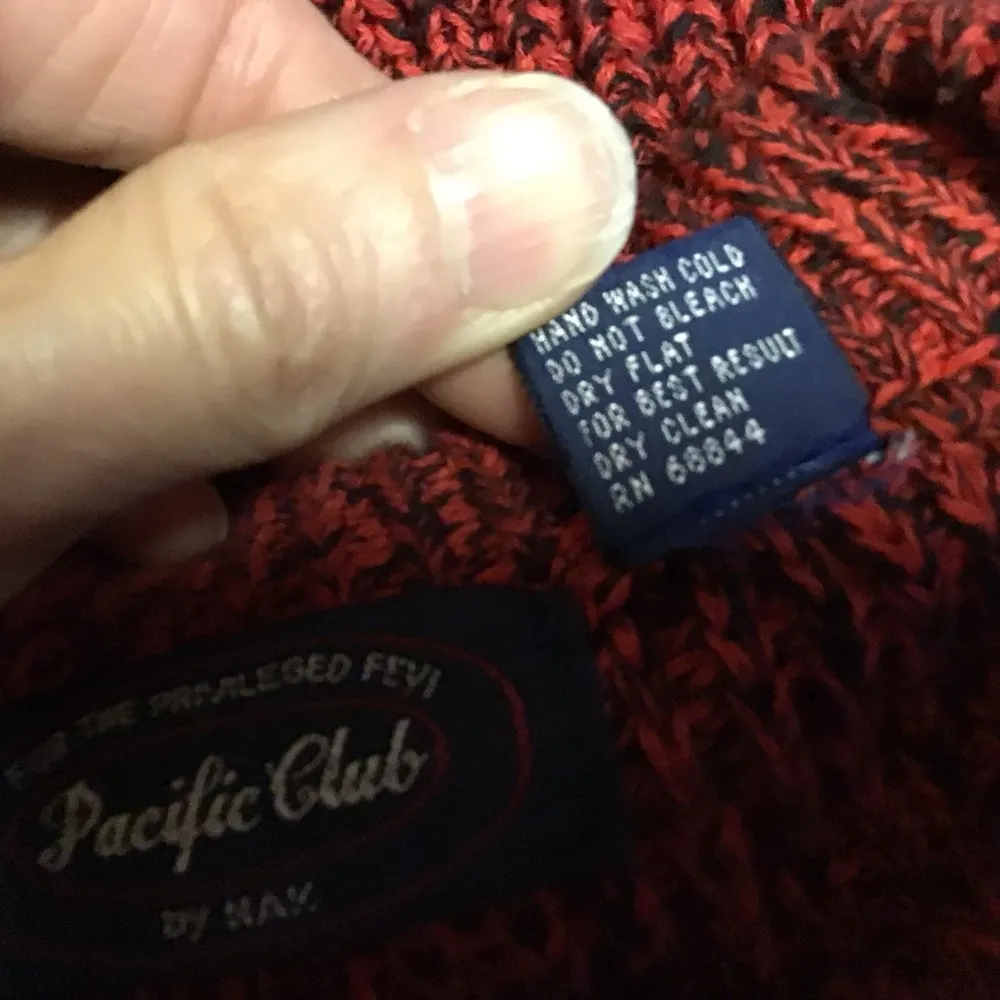 Vintage red 80s cable knit sweater Size L - Image 3