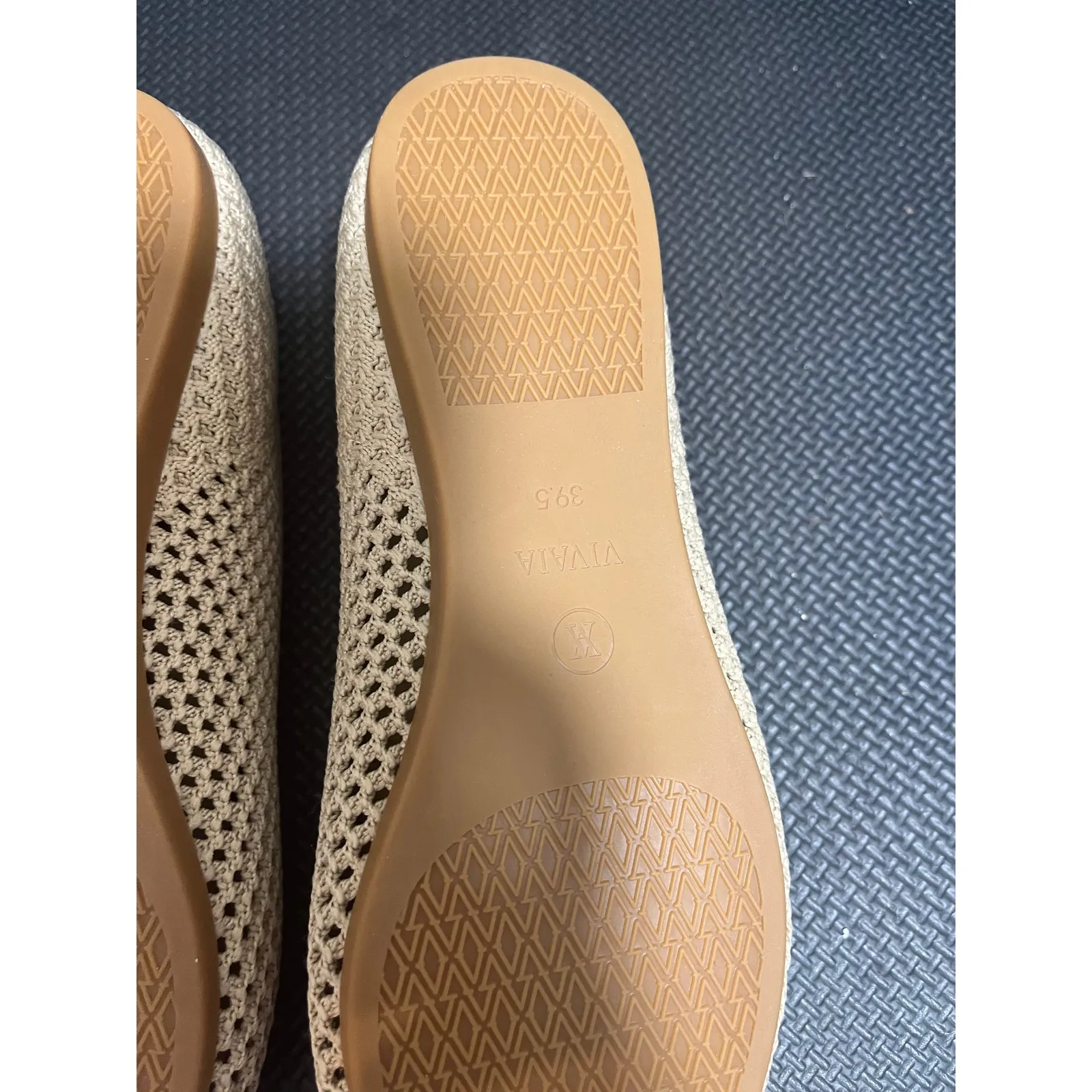 NWOT Vivaia Pointed - Image 7