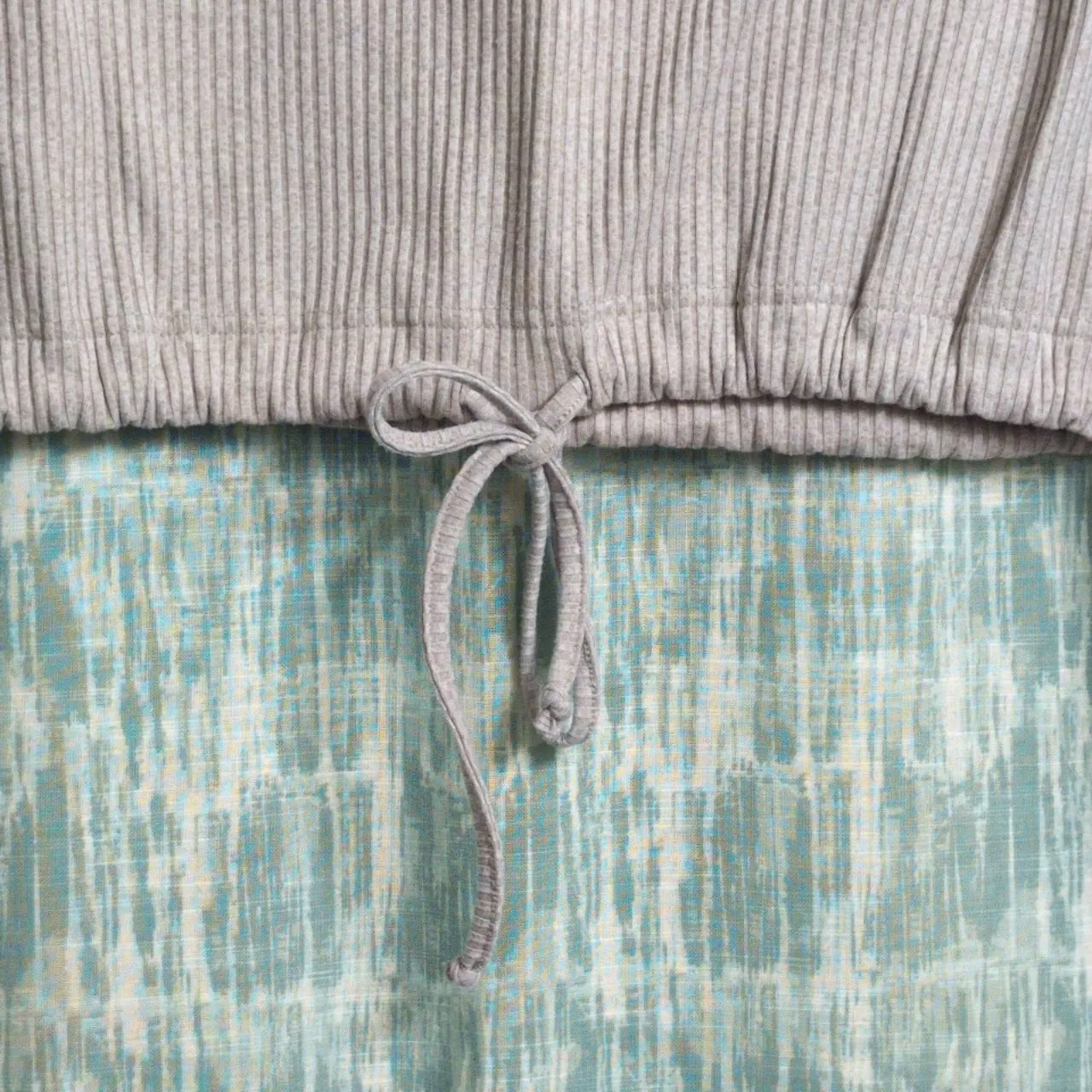 ALL FENIX Oatmeal Beige Ribbed Knit Crew Neck Drawstring Athleisure Crop Top S Tan - Image 2