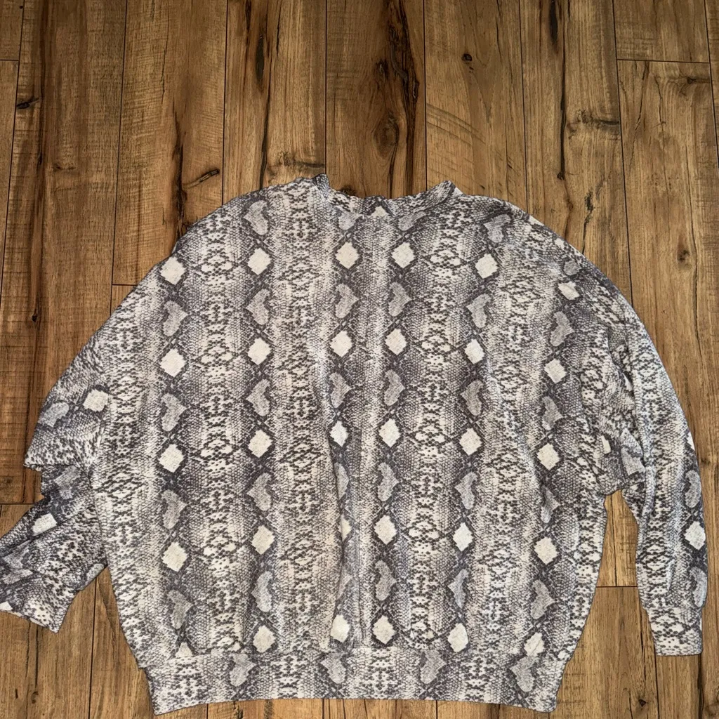 Snake skin print top Gray Size XXL - Image 4
