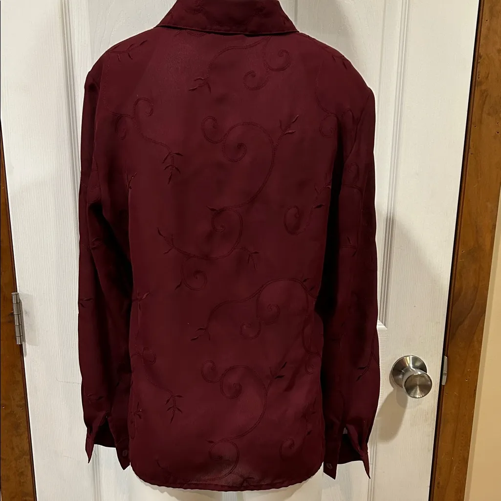Laura Scott Maroon Blouse – Elegant Design with Refined Details - Image 4