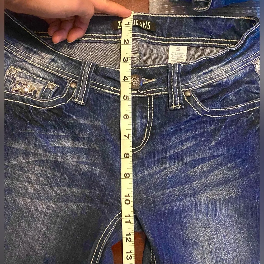 ZCO Women's Blue Denim Capri with Lace Detail - Image 7